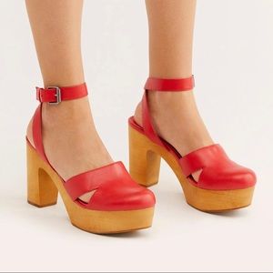 NIB FP Vegan Sunset Clogs